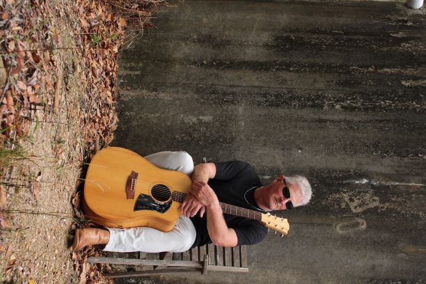 Sounds of Geoff Hutton, singer in Sunshine Coast