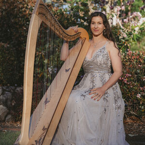 Claire Evelynn, harp player in Sunshine Coast, photo 2