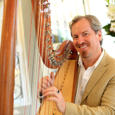 Kim Kirkman, harp player in Sunshine Coast, photo 2