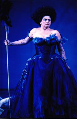 Louise Kennedy, opera singer in Sunshine Coast