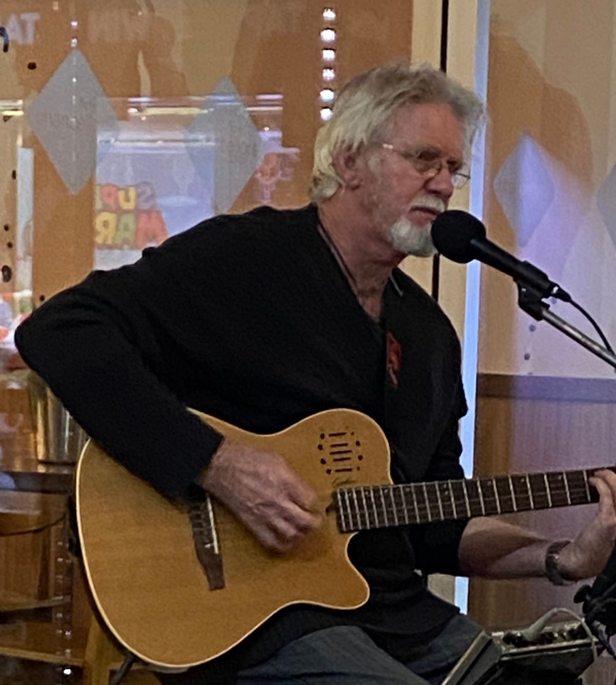 Stu de Baker, singer in Sunshine Coast