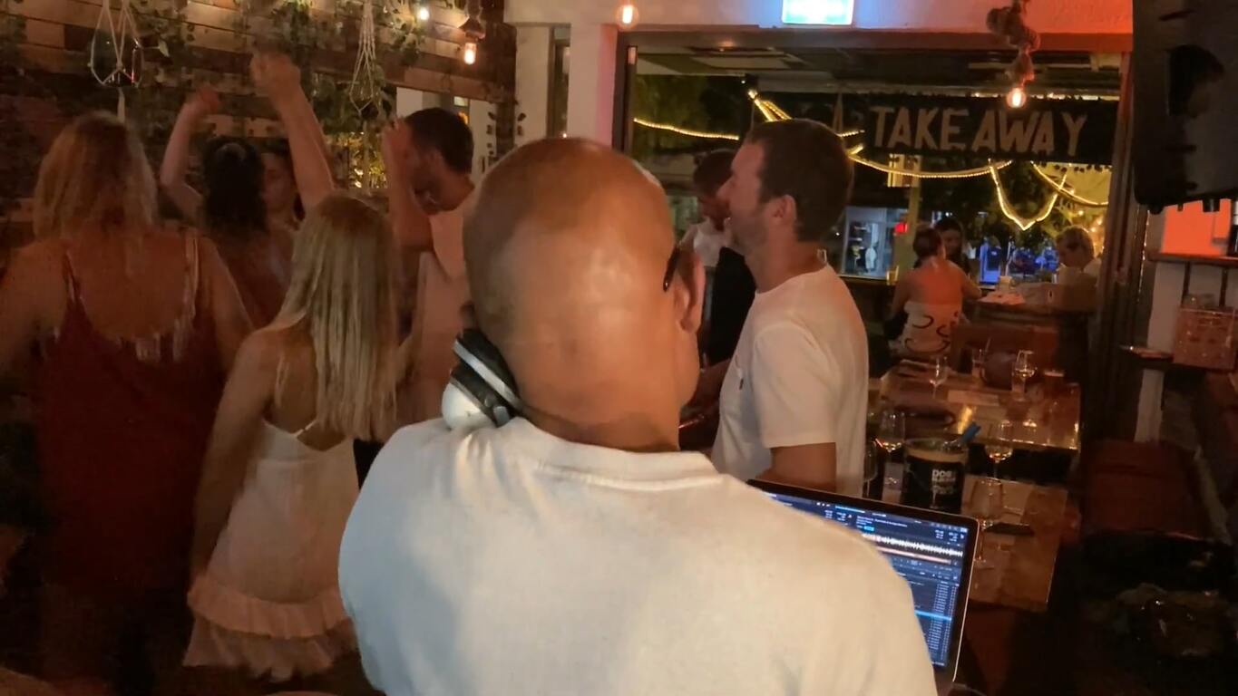 Stevie G, wedding band in Sunshine Coast