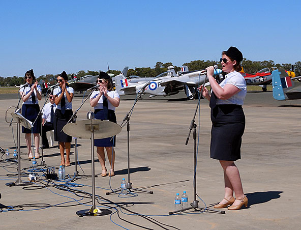 1940s Singing Group, band in Sydney, photo 2