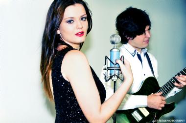 Blain & Courtney, acoustic guitar and singer duo in Sydney