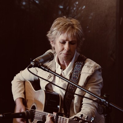 Bev Whittles, singer in Sydney, photo 2