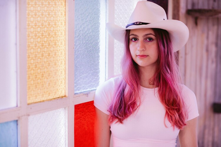 Coral Renee, singer-songwriter in Sydney, photo 3