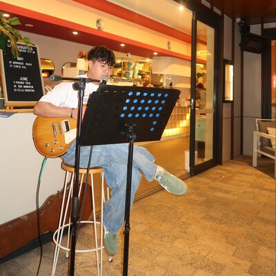 Eddie Val, singer in Sydney, photo 2