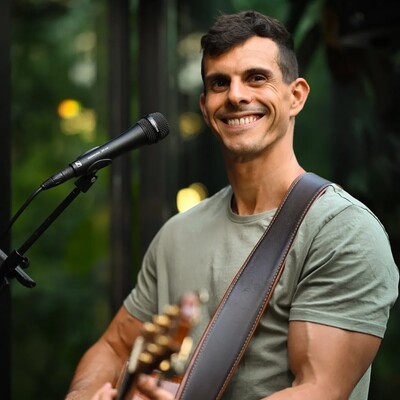 Gus Abiz, singer in Sydney, photo 2