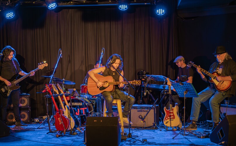 Paul Mason, guitarist in Sydney, photo 3