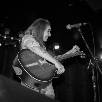 Skyla, folk singer in Sydney, photo 2
