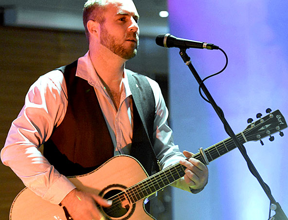 Chris, musical soloist in Sydney, photo 2
