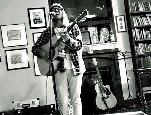 Dale, musical soloist in Sydney, photo 2