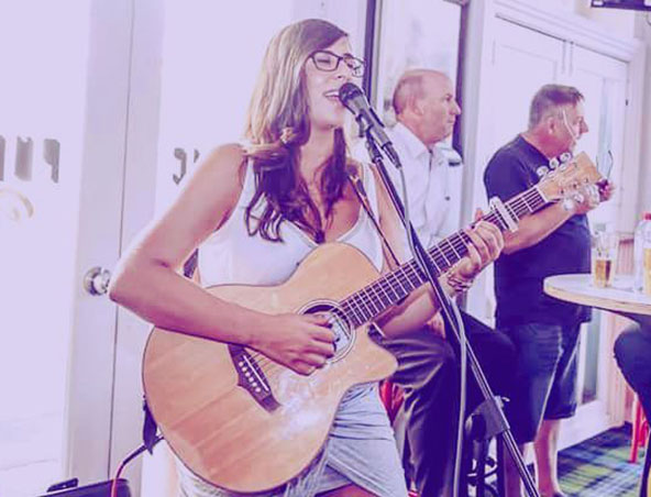 Justine, musical soloist in Sydney, photo 2