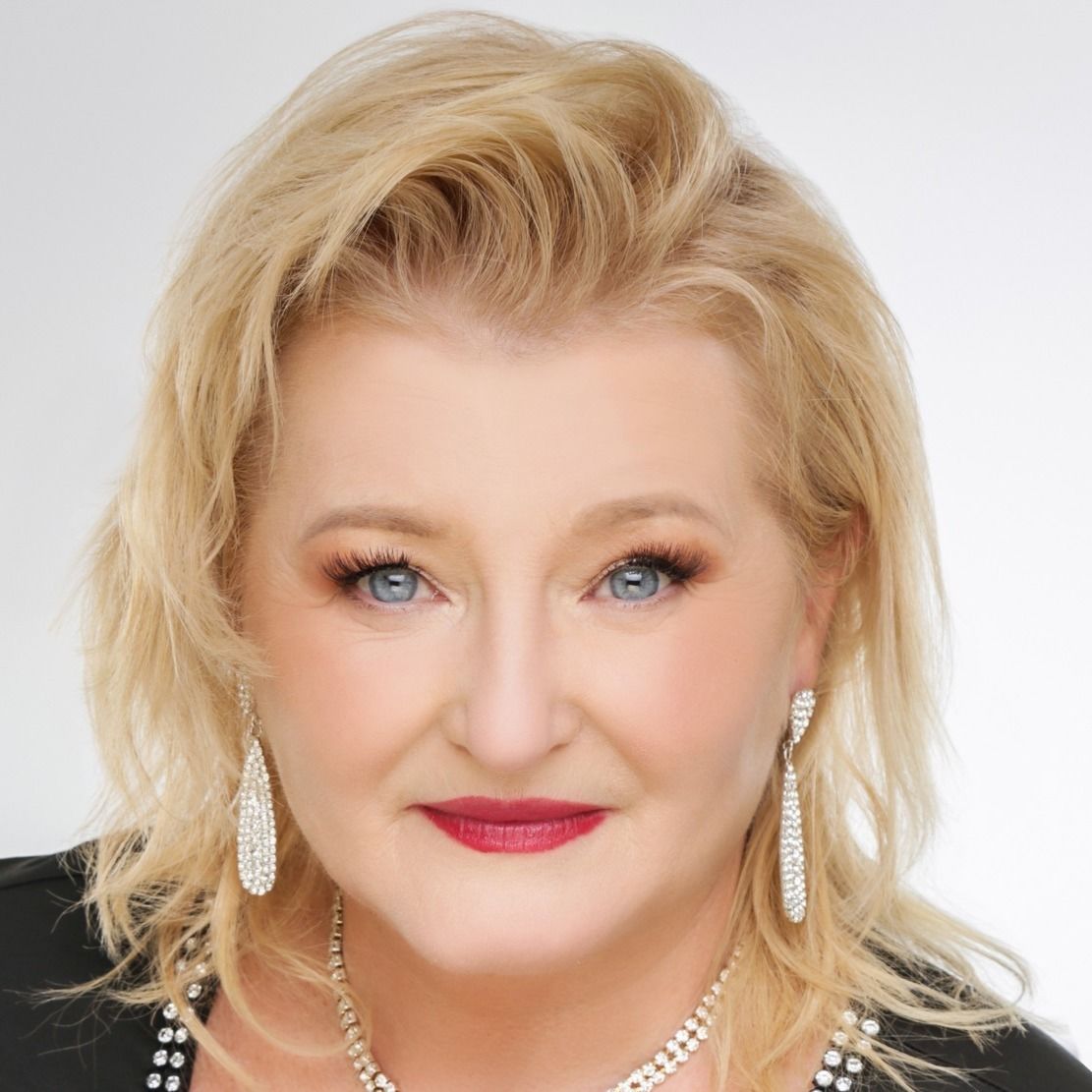 Dorathy Cooper, cabaret singer in Sydney, photo 3