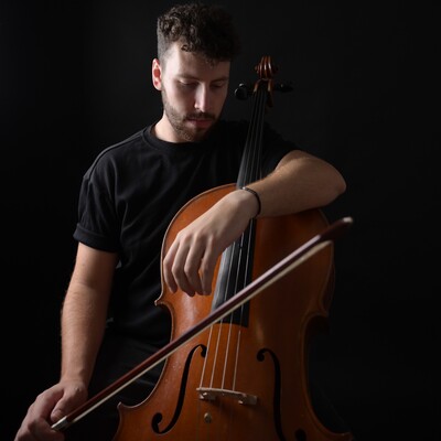 Dominic Blanchard, cello player in Sydney, photo 2