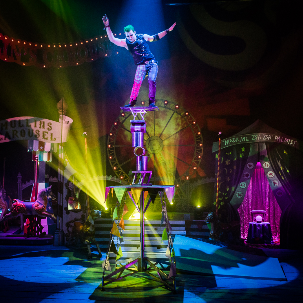 Rock rola, acrobat in Sydney