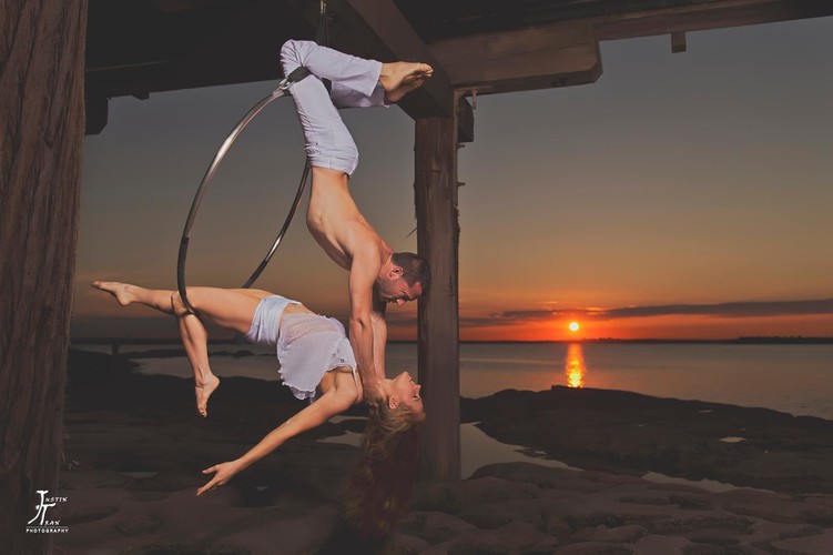 Suzie Q and Toby J, acrobat in Sydney, photo 3