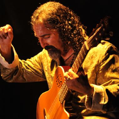 Vincenzo Martinelli, classical guitarist in Sydney, photo 2