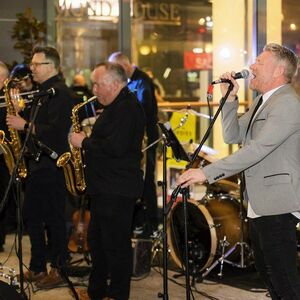 Crunching Numbers, cover band in Sydney, photo 2