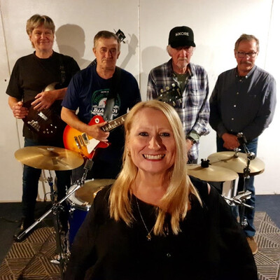 Crystal Blue and The Dreamers, cover band in Sydney, photo 2