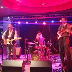 FinKt, cover band in Sydney, photo 2