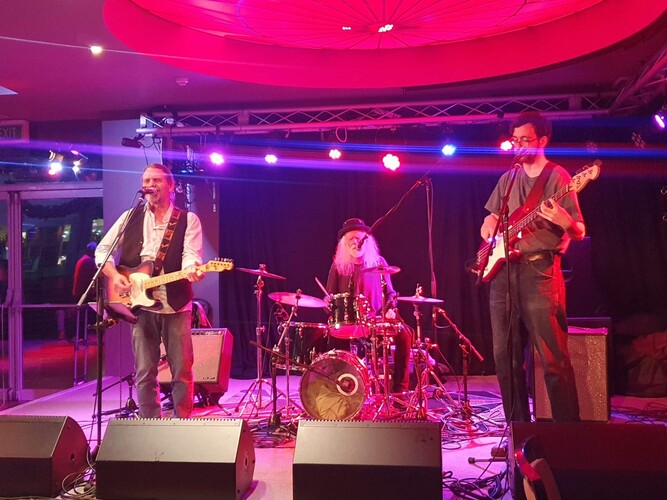 FinKt, cover band in Sydney, photo 3