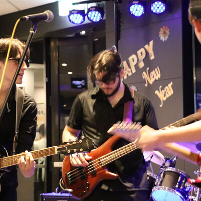 Four 19, cover band in Sydney, photo 3