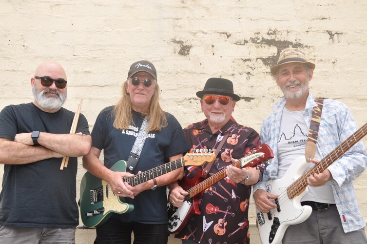Gypsys Kiss, cover band in Sydney, photo 3