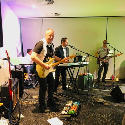 Razzmatazz, cover band in Sydney, photo 2