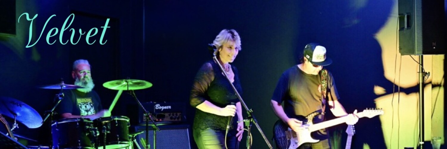 Velvet, cover band in Sydney, photo 3