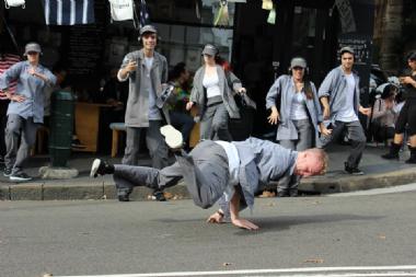 Spontaneous Stunt Dancers, live in Sydney, photo 3