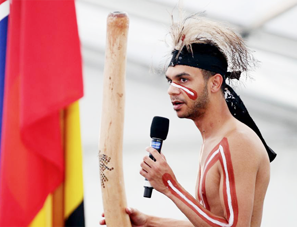 Sydney Didgeridoo Player, live in Sydney, photo 2