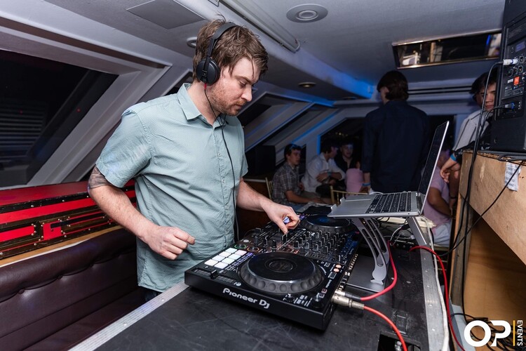 DJ Jay English, live in Sydney, photo 3