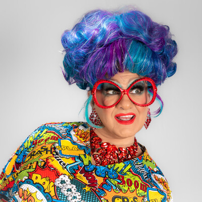 The Fabulous Wonder Mama, drag queen in Sydney, photo 2