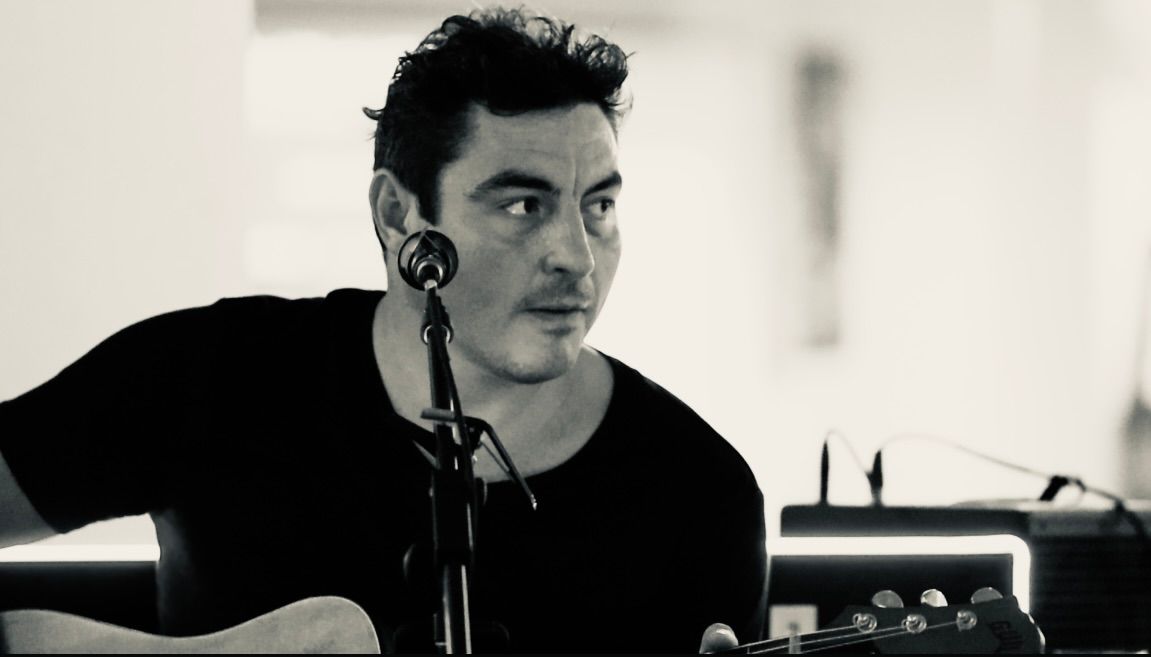 Drover Mad, acoustic guitar and singer solo