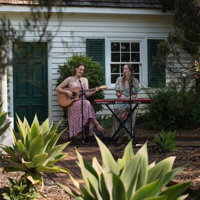 Tash and Kristina, musical duo in Sydney, photo 2