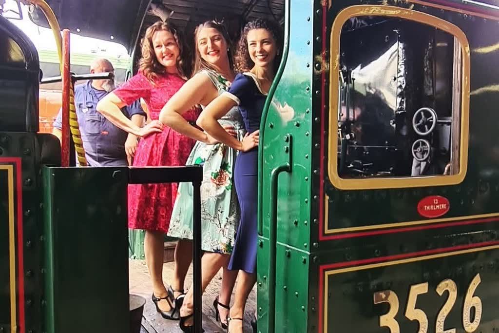 The Radioettes, female vocal group in Sydney, photo 3