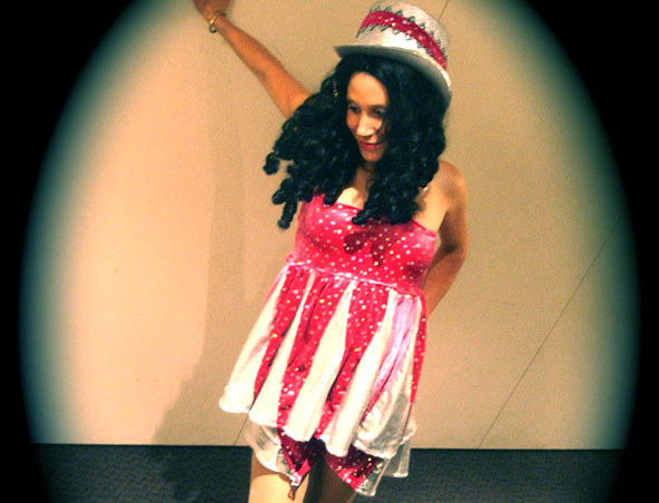 Circus Fire, firetwirler in Sydney, photo 2