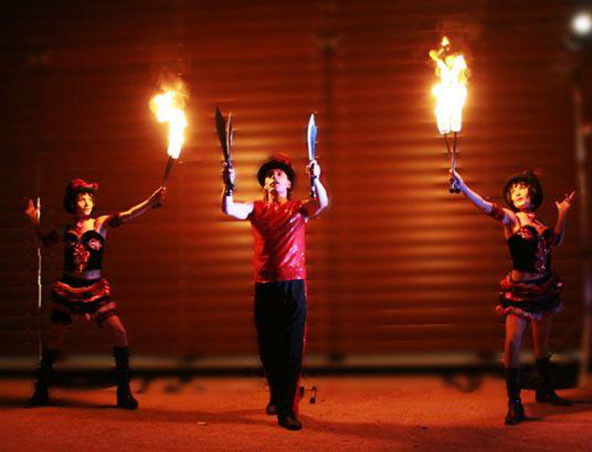 Fever, firetwirler in Sydney, photo 2