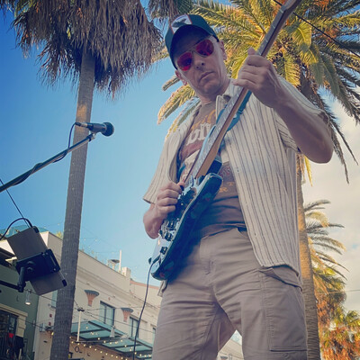 PinkPoliceVan, guitarist in Sydney, photo 2