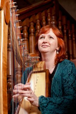 Alison Boyd, harp player in Sydney, photo 2
