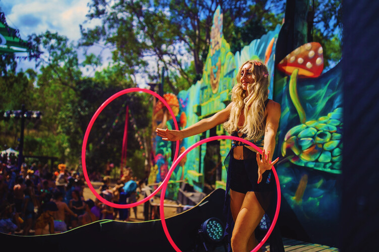 Jacinta Rainbow, hula hoop in Sydney, photo 3