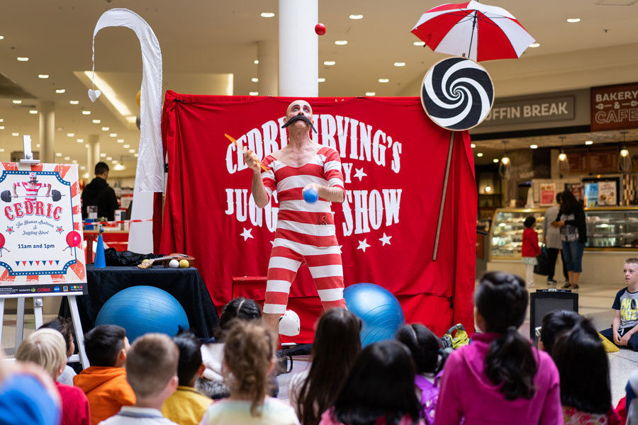 Cedric Irving's Mighty Juggling Show, juggler in Sydney, photo 2