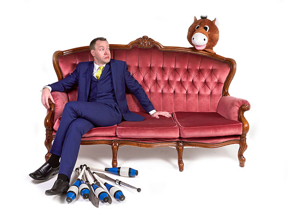James BuSTAR, juggler in Sydney, photo 3