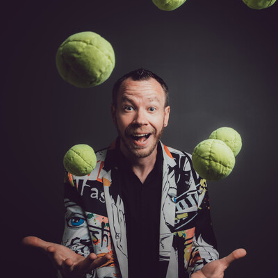 James Bustar - Hilarious Juggling, Antics and Mayhem, juggler in Sydney, photo 2