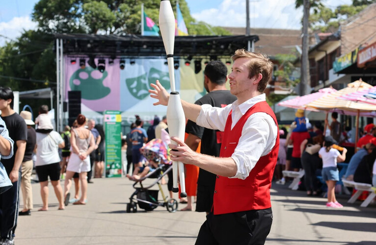 Josh Croall, juggler in Sydney, photo 3