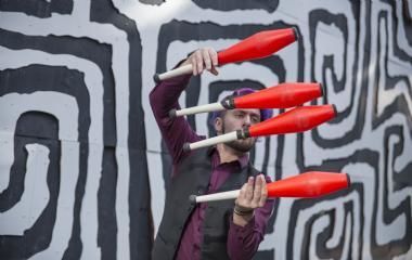 Patrick Adderley, juggler in Sydney, photo 2