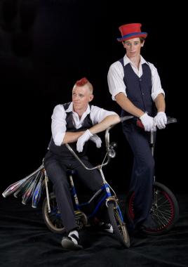 Sudds & Gumble, juggler in Sydney, photo 2