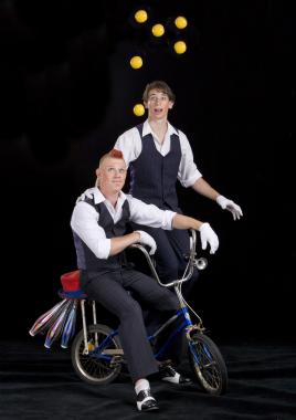 Sudds & Gumble, juggler in Sydney, photo 3
