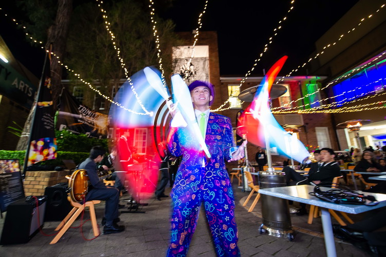 Kenny Cheung, juggler in Sydney, photo 3